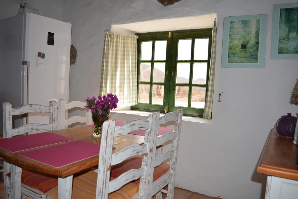 La Casa Caldera Pensionat Femés Exteriör bild